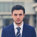 Après un Master 1 Droit des Affaires et un Master 2 spécialisé en Compliance , Samir a choisi d’intégrer le Mastère Spécialisé® Juriste Manager International d’emlyon business school.